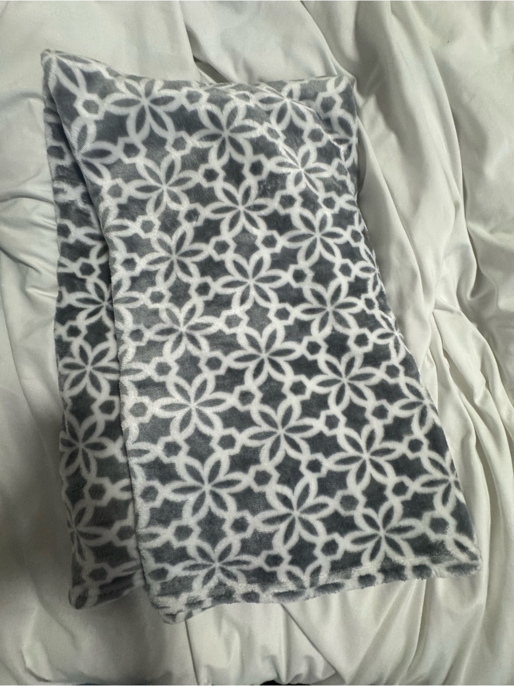 Cozy Gray & White Geometric Plush Throw Blanket